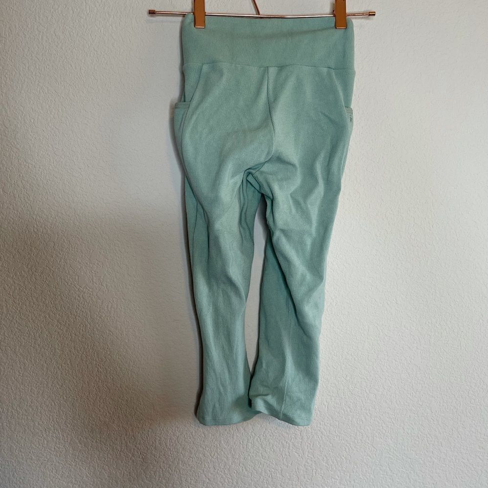 Gymshark mint green cropped ribbed leggings - Picture 3 of 6